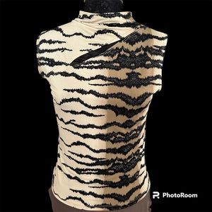 Tiger print sleeveless blouse with peekaboo front slit Size M